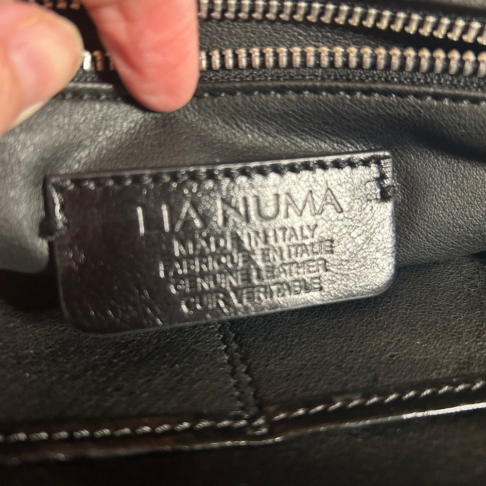 Black Leather Frame Bag | Kiss Lock Closure | Shoulder + Crossbody - Picture 3 of 6